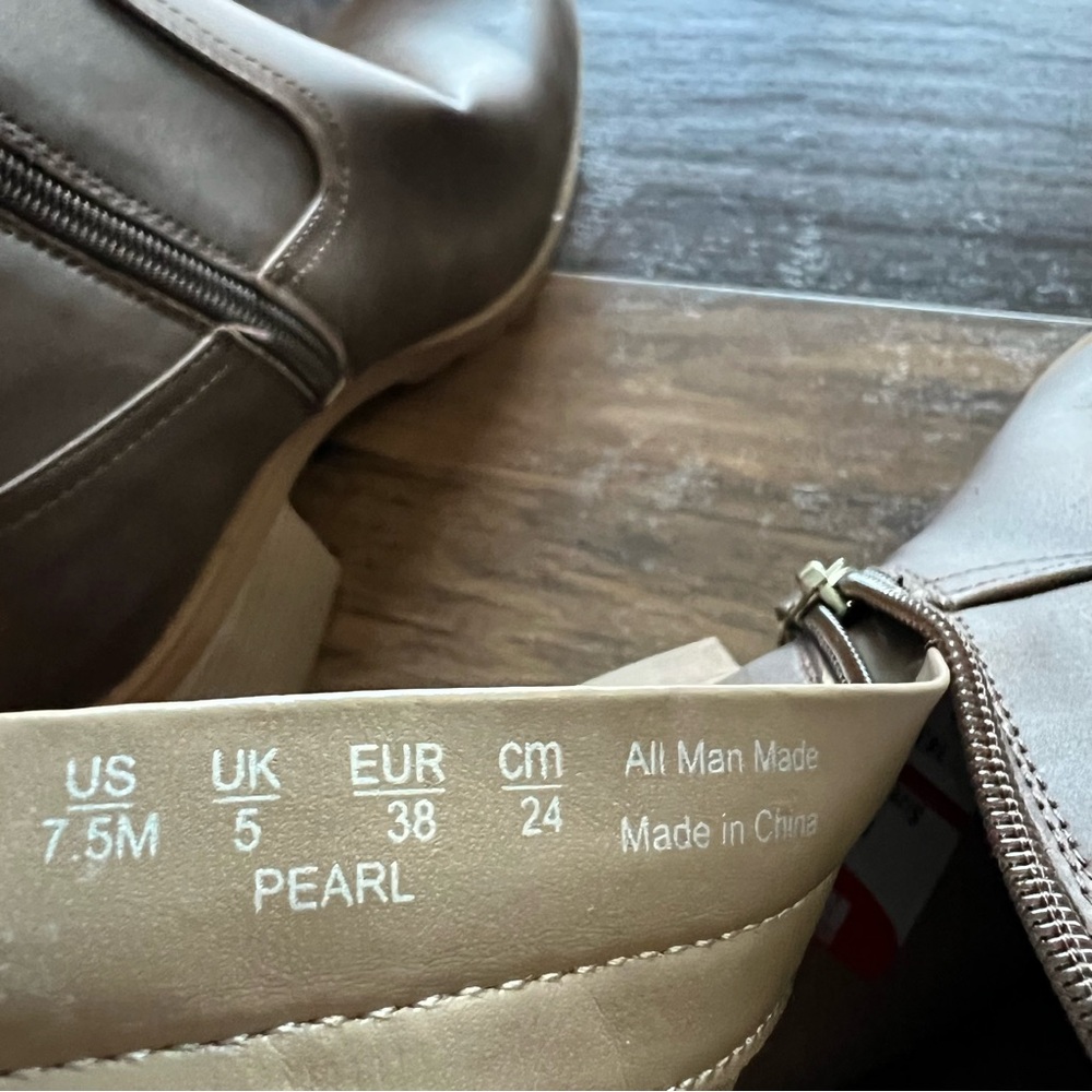 Dr Scholls Pearl Lug Sole Boots NWOT - Picture 8 of 9